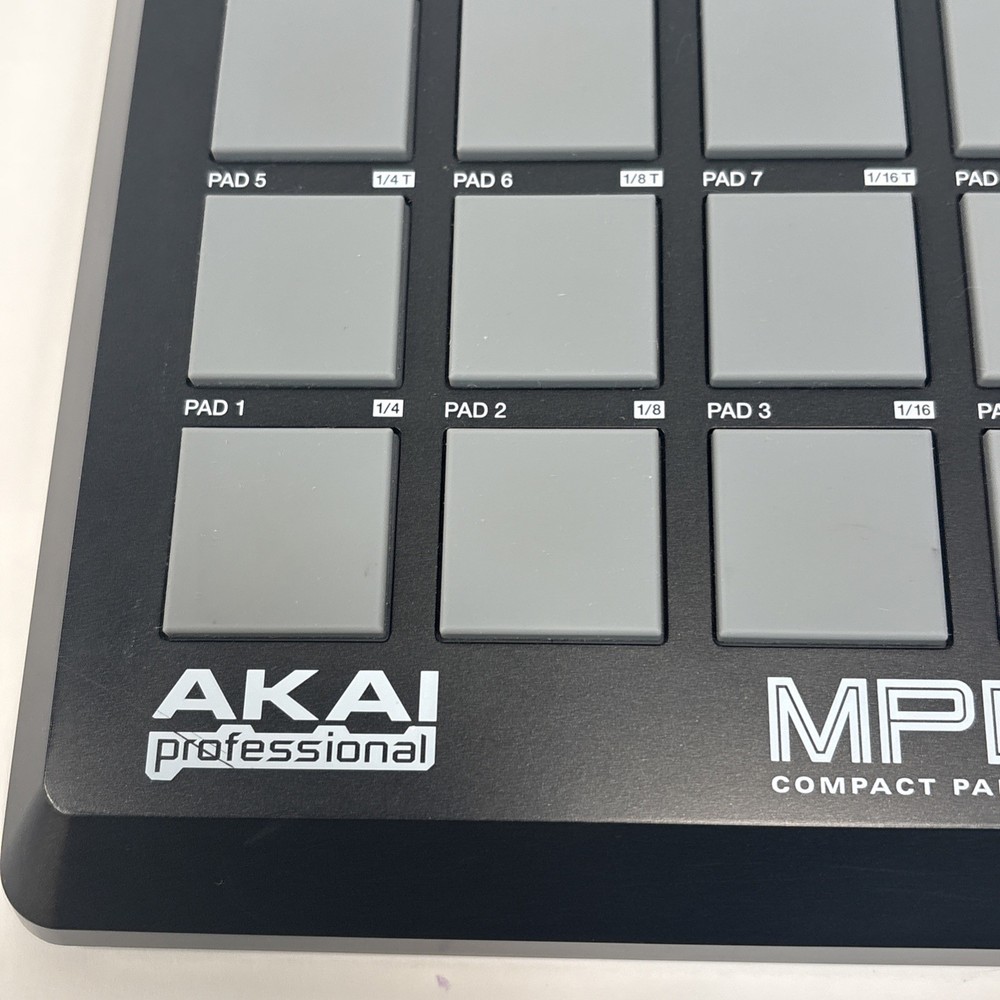 AKAI Professional MPD18 Compact USB MIDI Pad Controller - No Cords