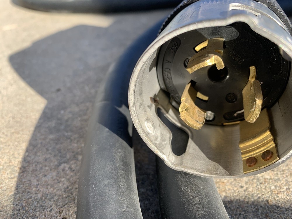 2x EMC Power Distribution Cables