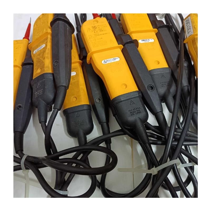 1PCS USED Fluke T110 Two-pole Voltage and Continuity Electrical Tester