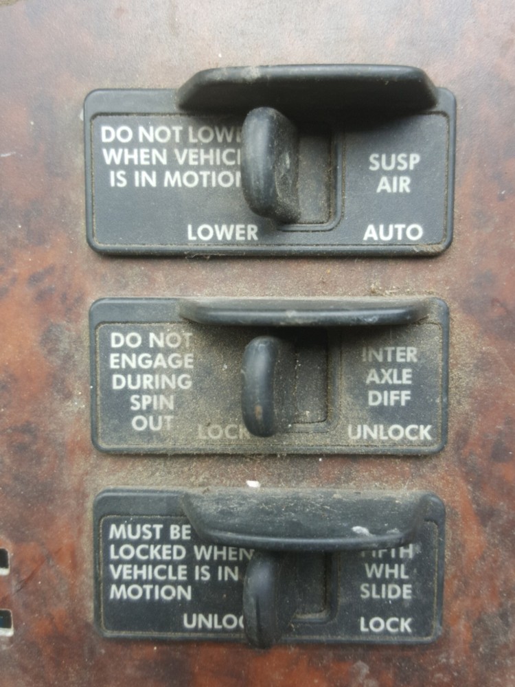 FREIGHTLINER DASHBOARD PANEL CLUSTER A06-40924-000 / U39848