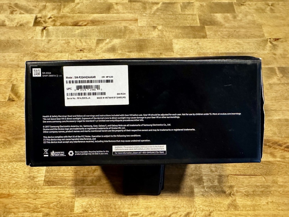 Samsung SM-R324 Gear VR W/Controller Powered by Oculus NEW OPEN BOX