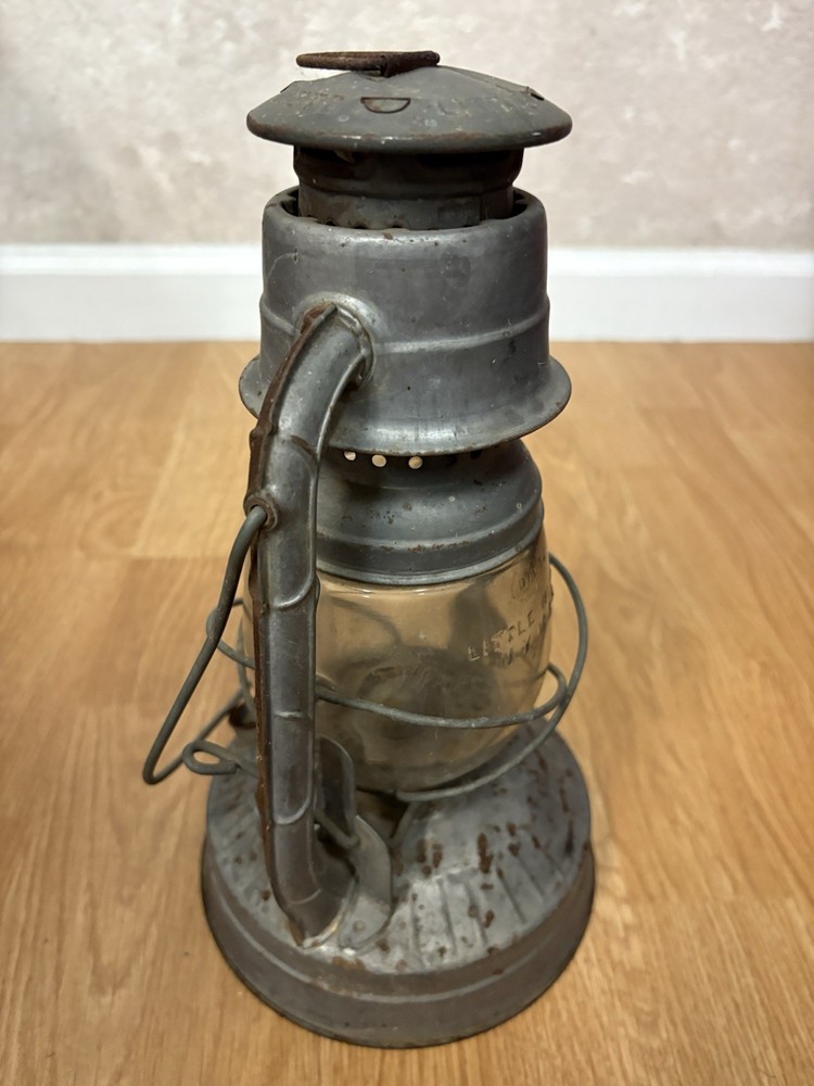 Dietz Little Wizard Lantern (missing cap)