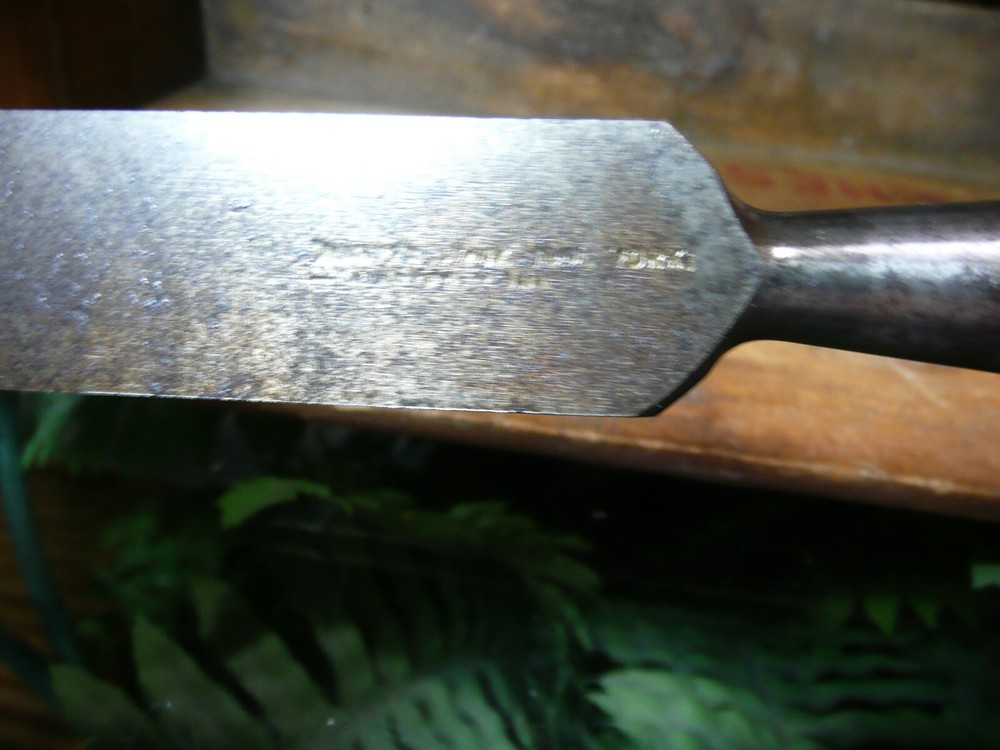Vintage WINSTED EDGE TOOL WORKS 1" Chisel