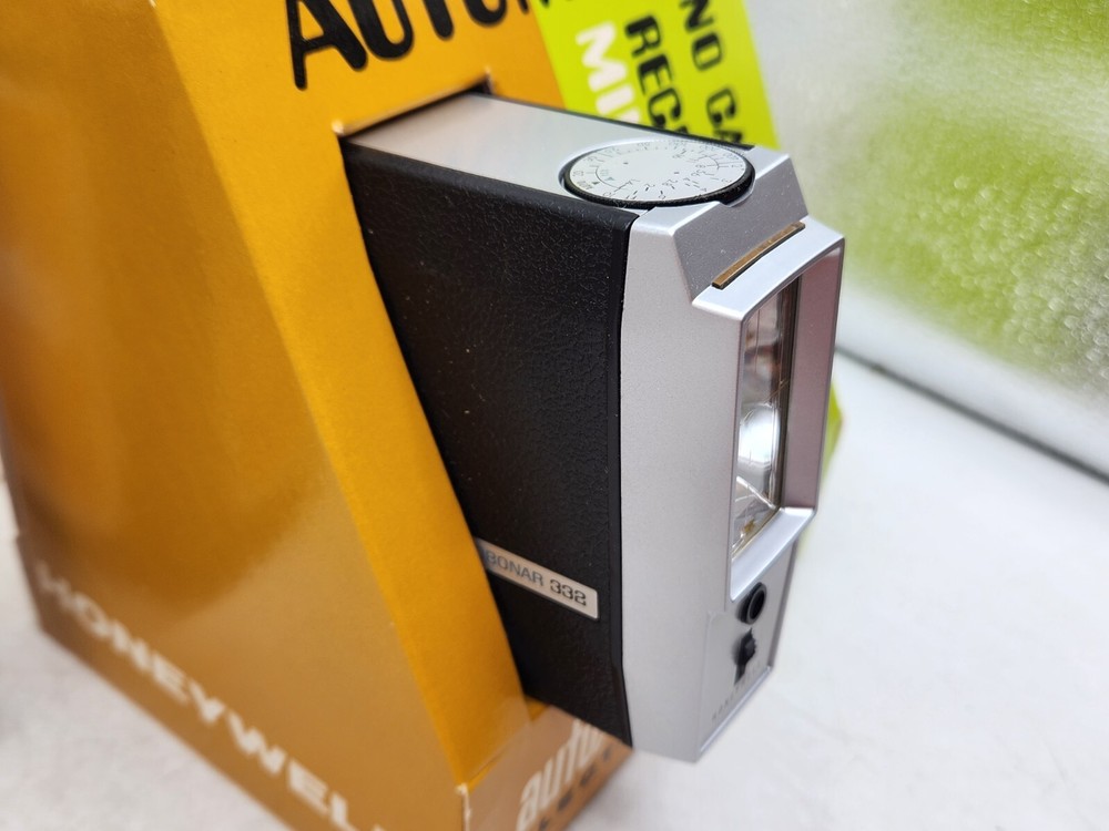 Honeywell Auto/Strobonar 332 Automatic Electronic Flash Unit 166 w/ RARE Display