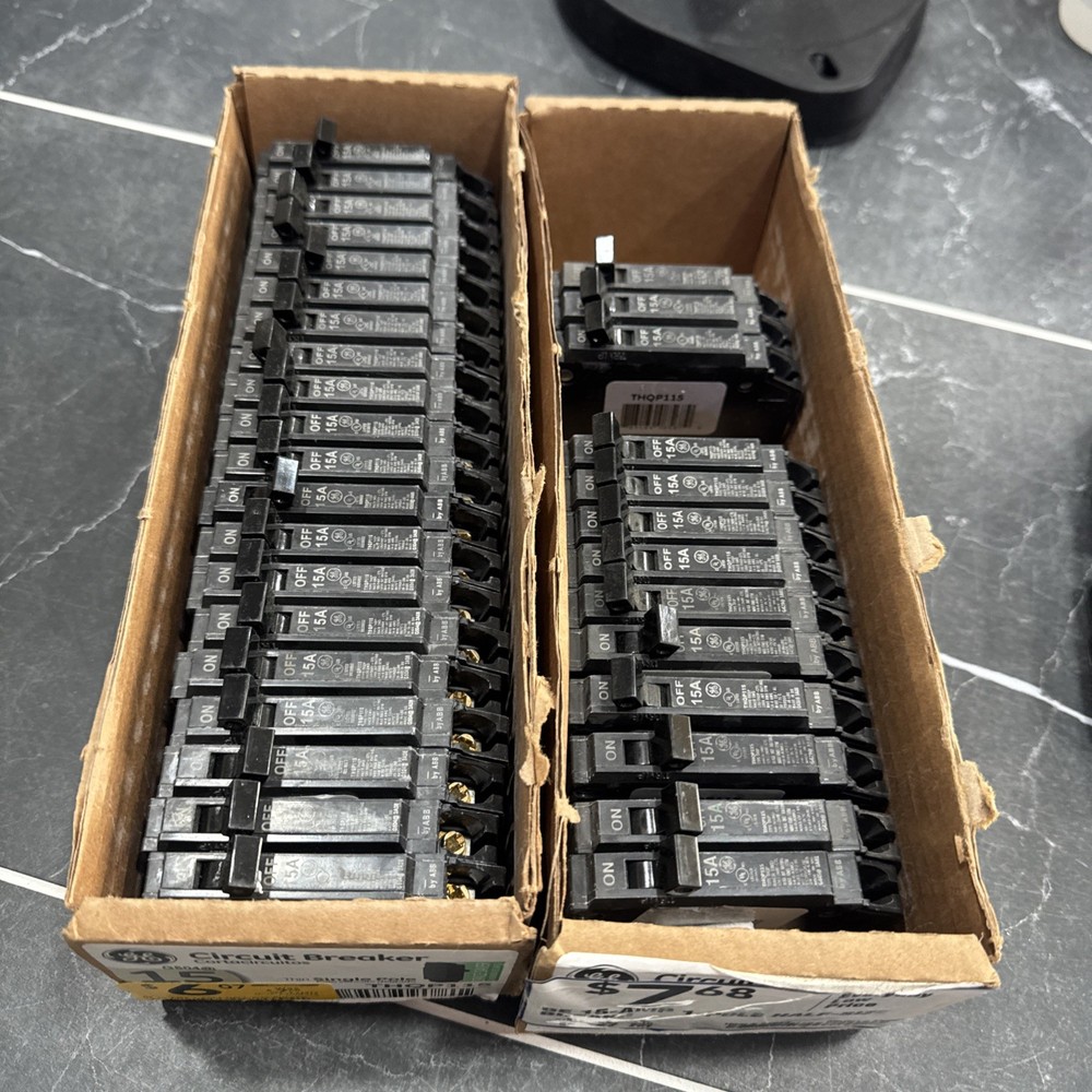 GE THQP115 15A Circuit Breaker