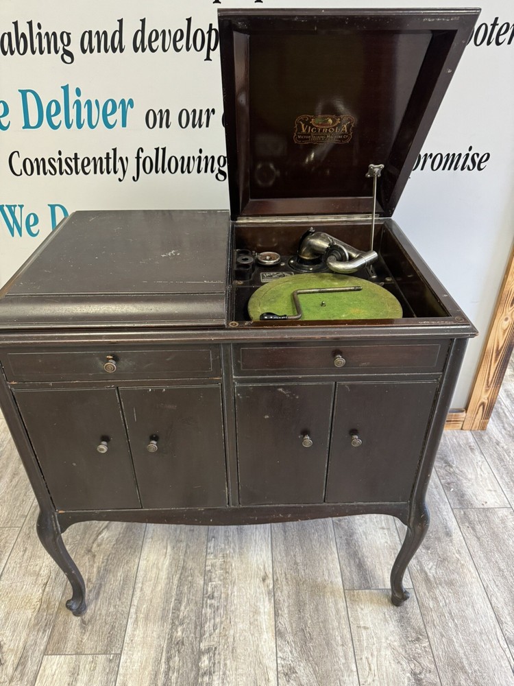 Victor Talking Machine Co.  VV-215     20690