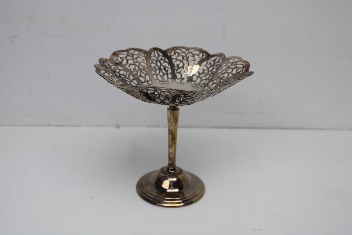 Vtg International Silver Co. "Lovelace" Pattern 1430 EPNS Pedestal Candy Dish