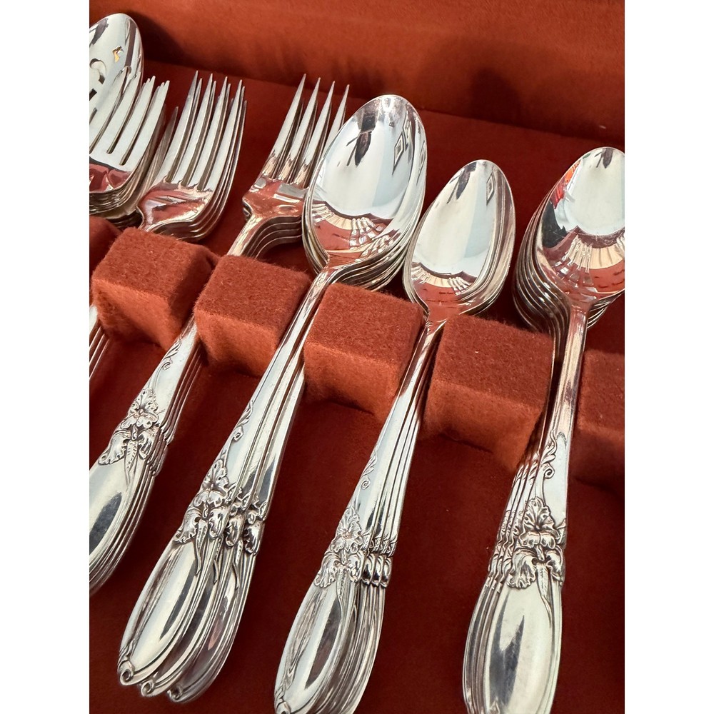 Community Oneida White Orchid Silverplate Flateware Cmplete service for 8 plus