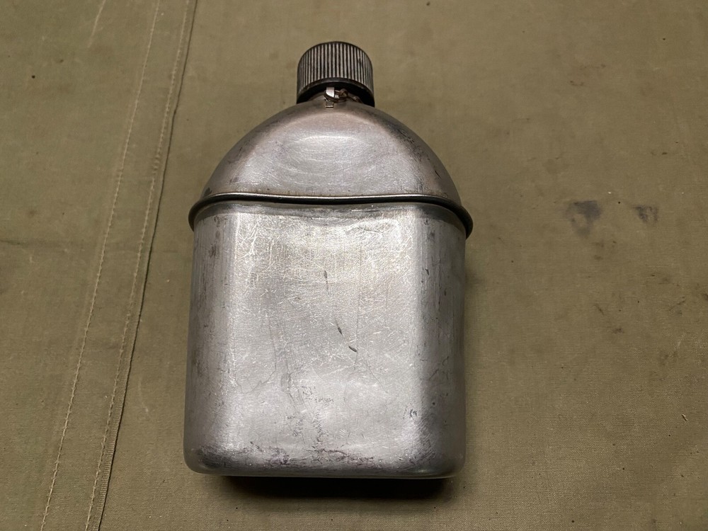 ORIGINAL WWII US ARMY & MARINE M1942 CANTEEN-DATED 1943