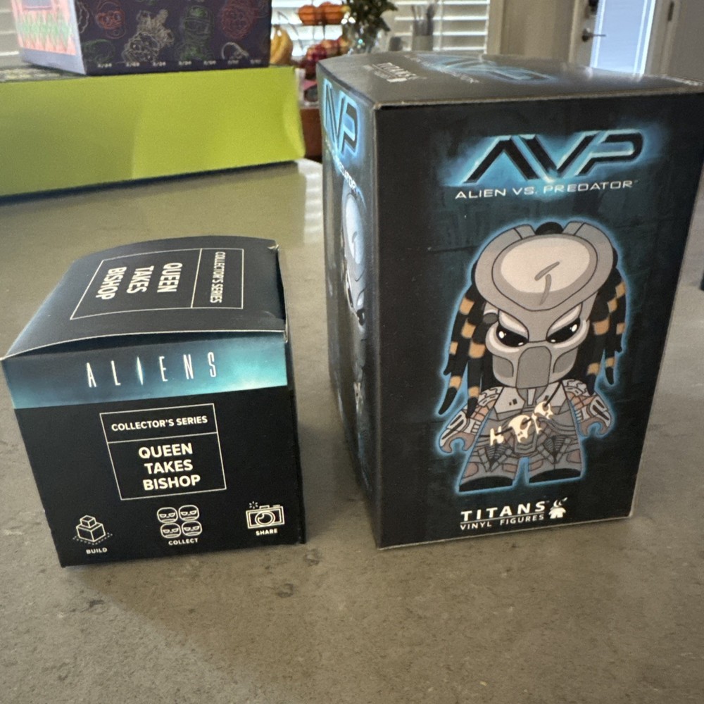 AVP Alien vs Predator Vinyl Figures
