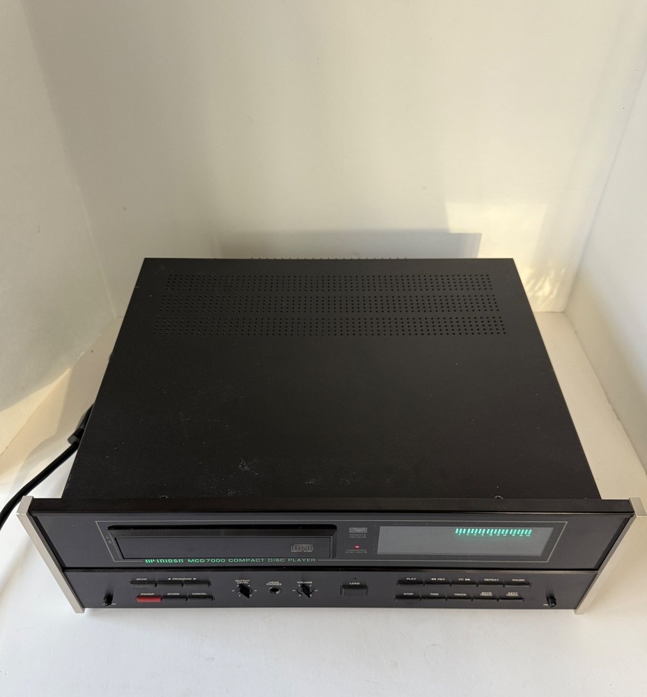 MCINTOSH MCD7000 COMPACT DISC PLAYER - AS IS