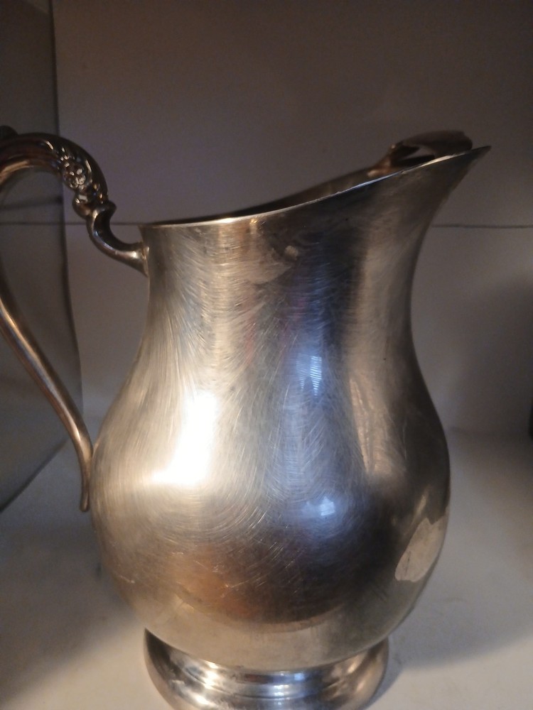 vintage silver plated water pitcher with ice lips (L7a)