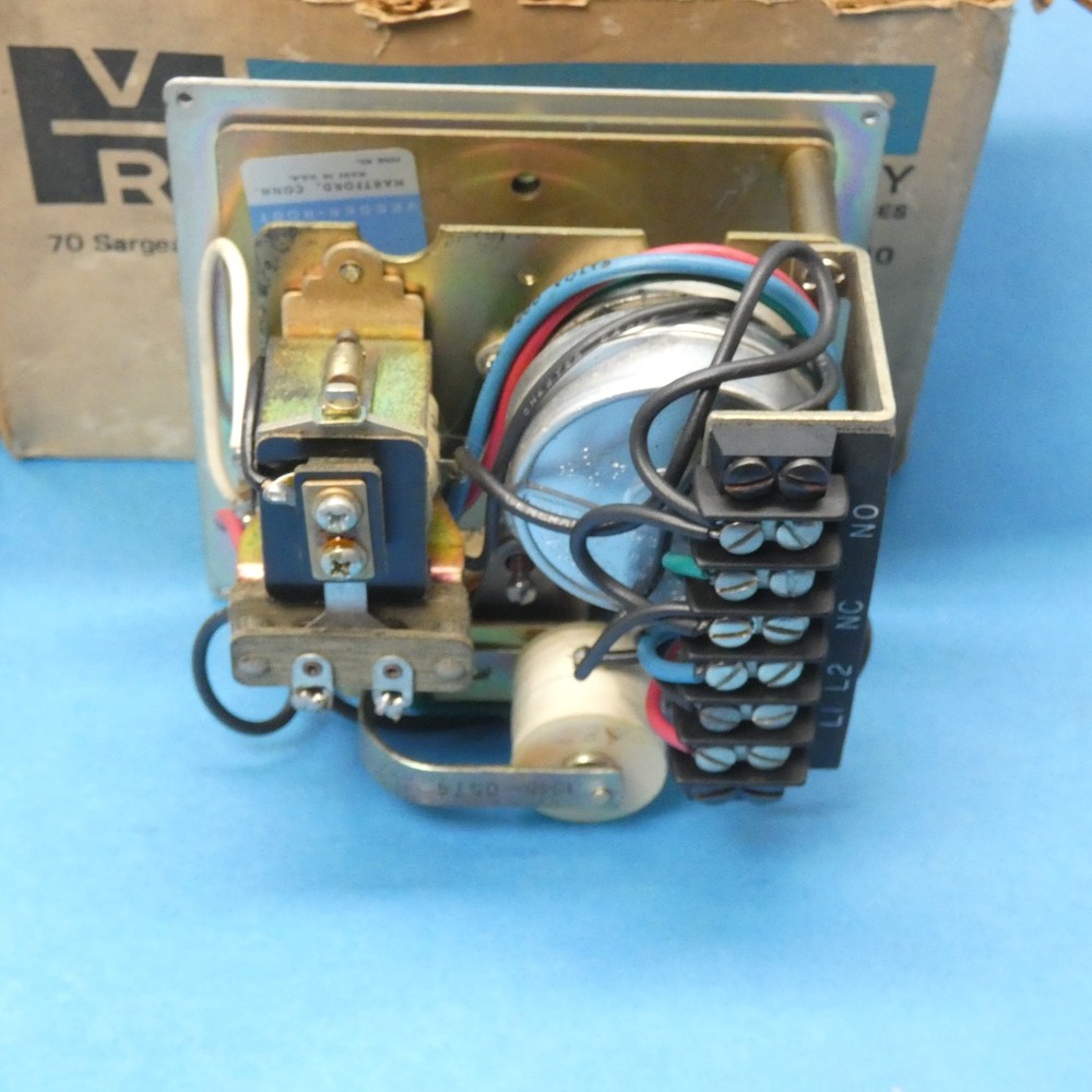 ITC Industrial Timer Corp SARF-60MIN Interval Timer Automatic Reset Panel Mount