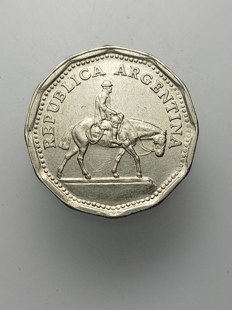 1965 Argentina 10 Pesos Coin E335