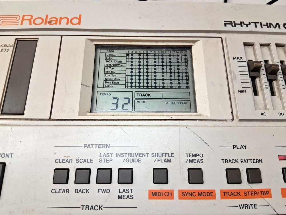 Roland TR-707 Vintage Drum Machine
