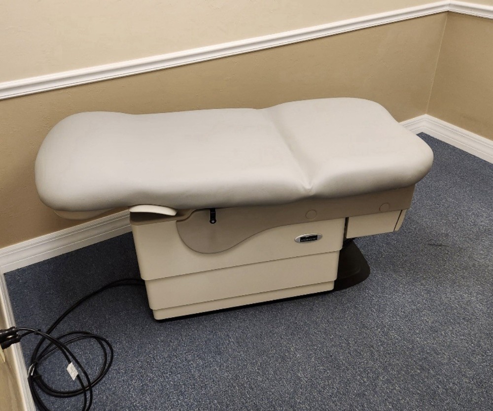 Midmark 623 Hi-Low Power Exam Table with Foot Control