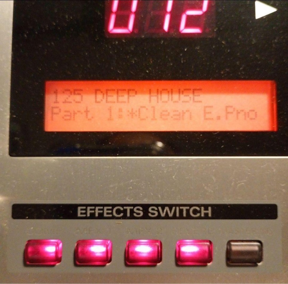 Roland MC-808 Sampling Groovebox Sampler Sequencer