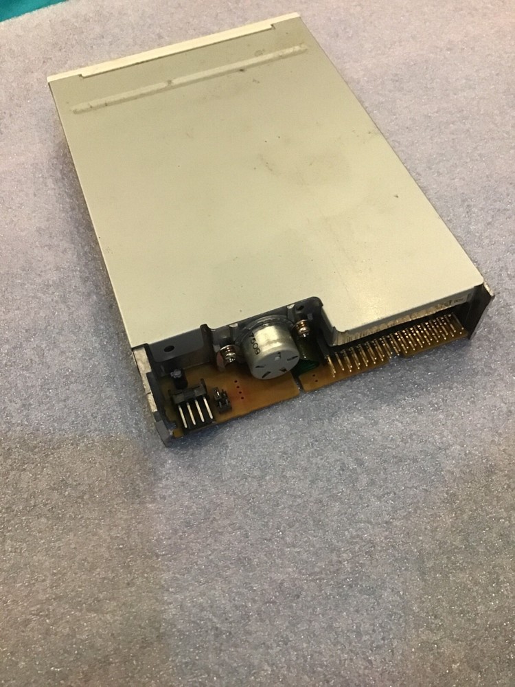 YE Data YD-702D-6537D-A 3.5" 1.44MB Internal Floppy Drive