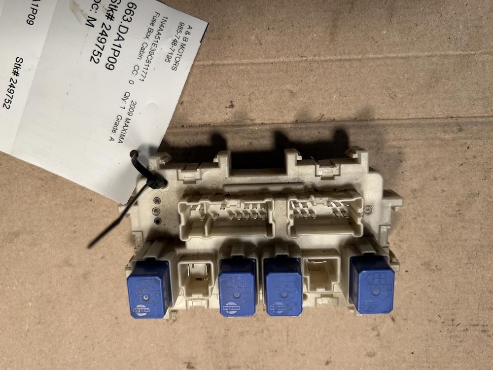MAXIMA 2009 Fuse Box Cabin 6747