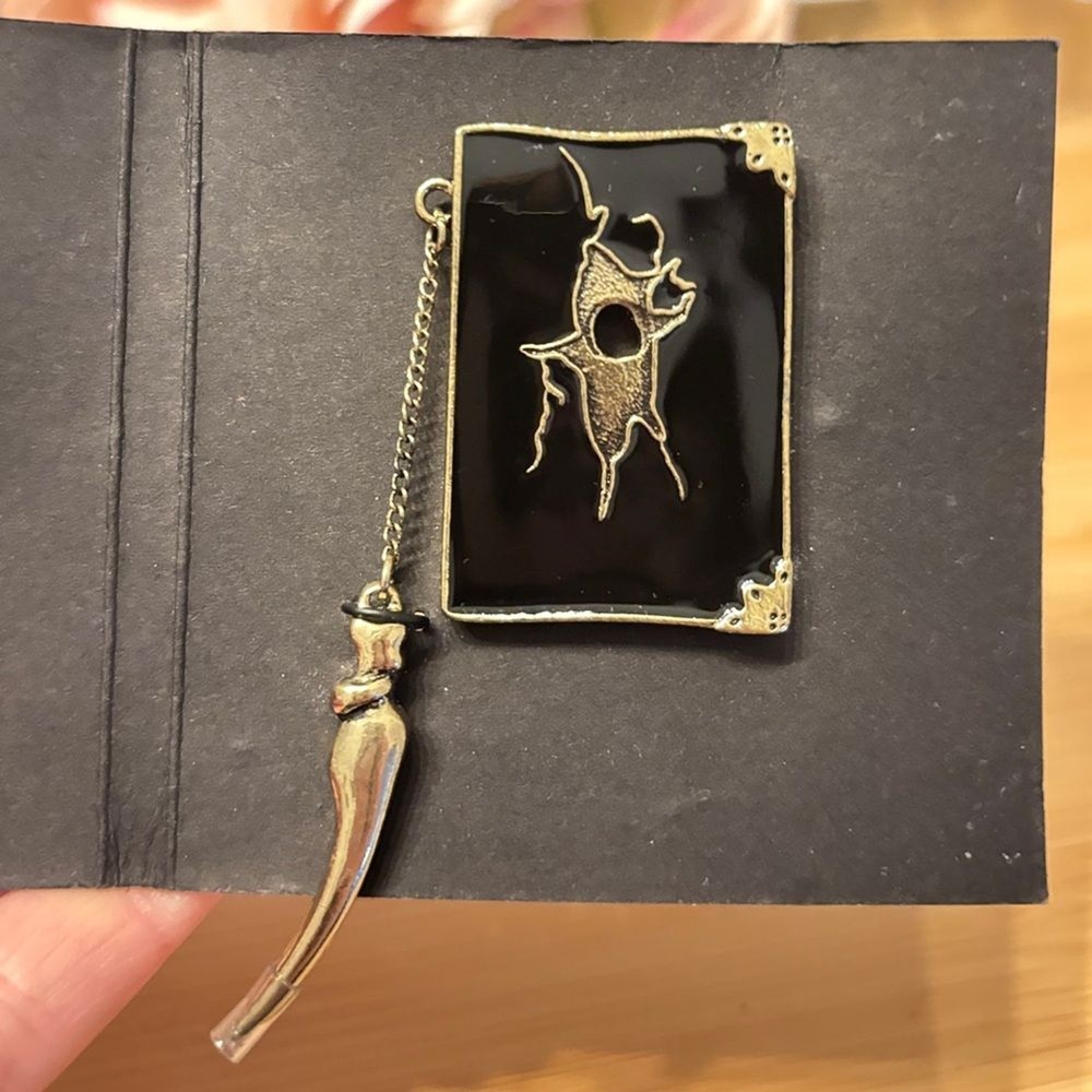 Harry Potter - Tom Riddle's Diary Pin - Limited Edition