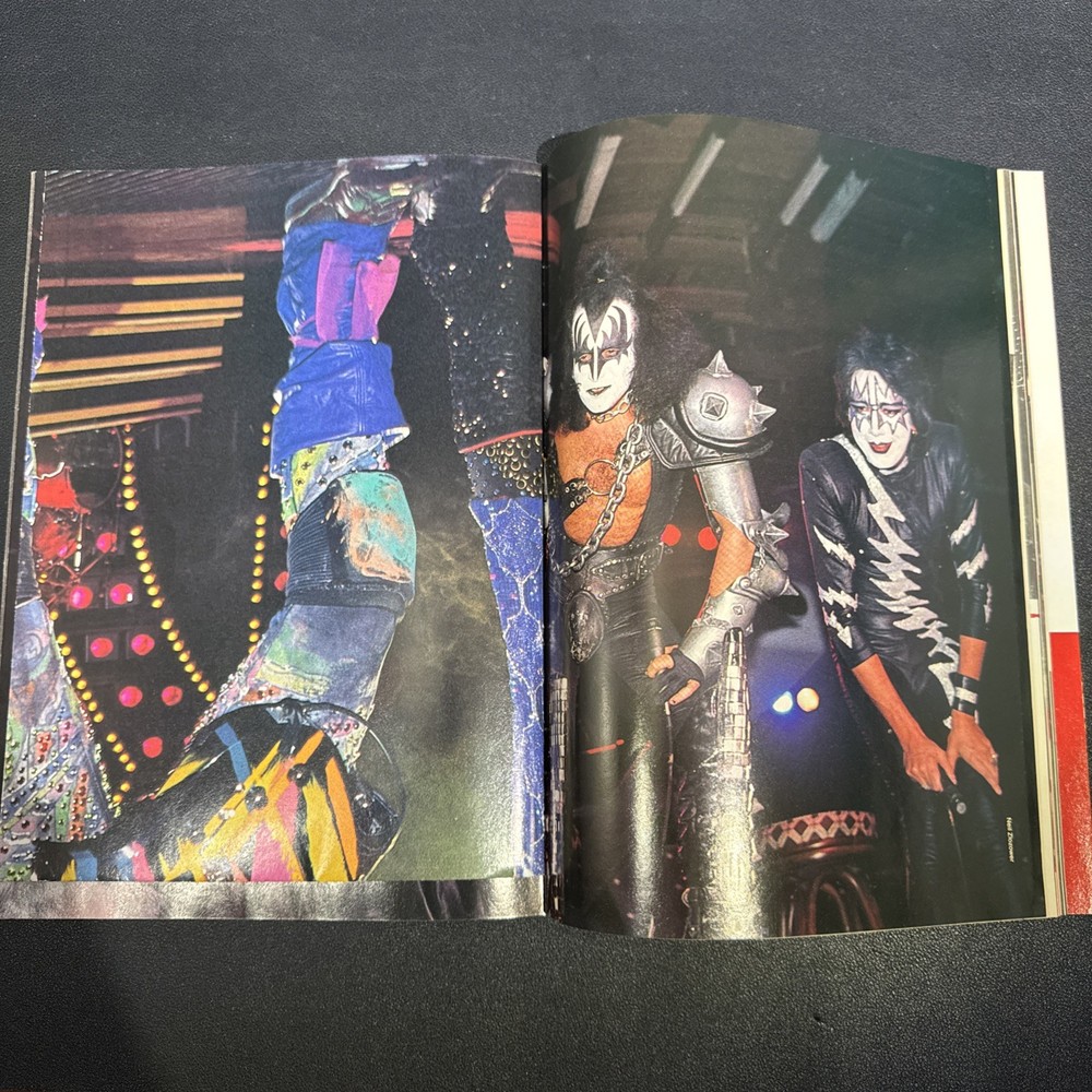 1988 The Kiss Tours 74-88 Magazine ( Complete W/Posters )