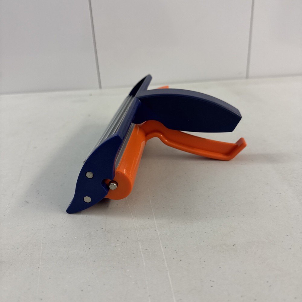 FISKARS ~ Paper Crimper Tool - Model 9340 - B
