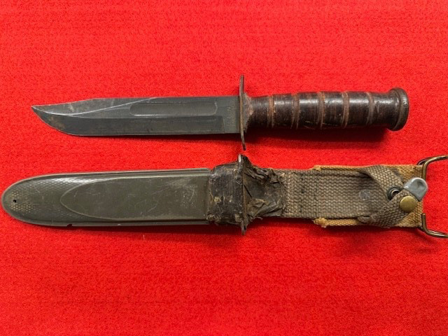 CAMILLUS USN WW2 MK 2 FIGHTING KNIFE IN BM CO SHEATH (760)