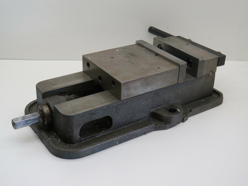 Kurt D60-1 Milling Machine 6" Vise, Missing Handle, 73lbs
