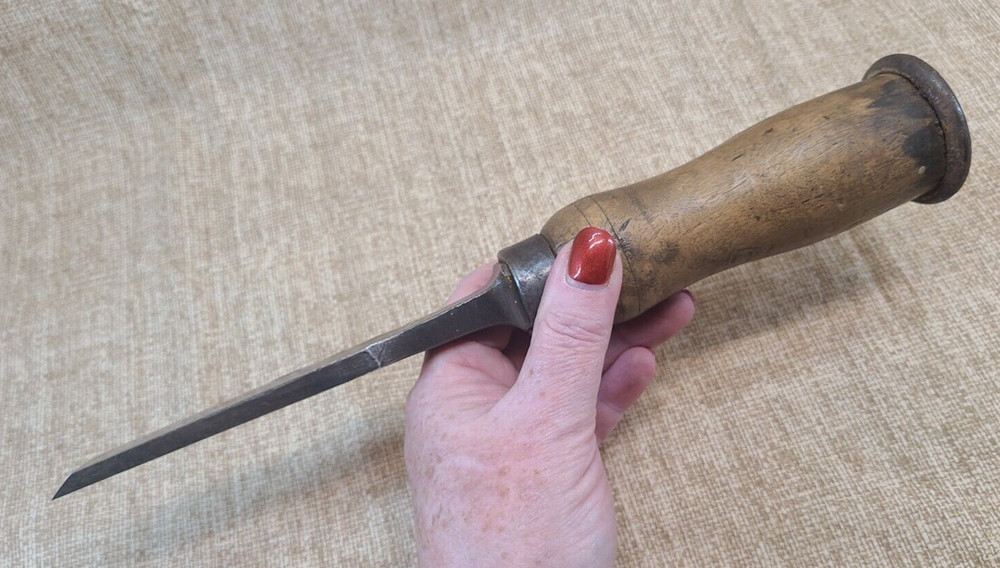 Vintage 7/8" Goldenberg Square Edge Tang Bench Chisel