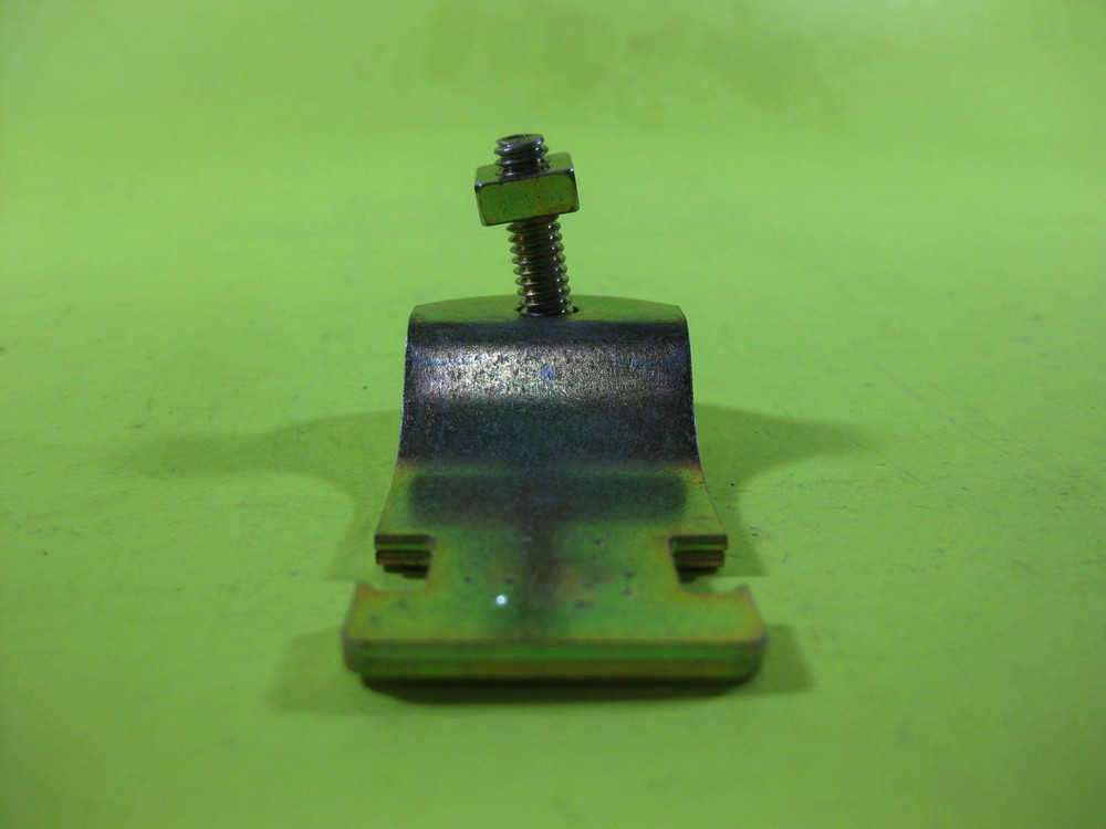 Thomas and Betts TxB STD Rigid Conduit Clamp 1" New