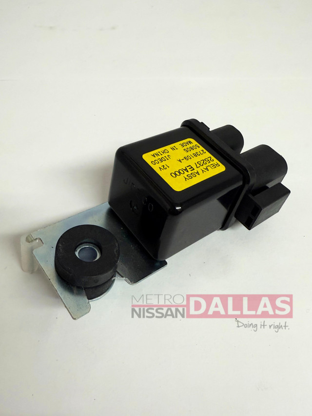 Genuine Nissan Bracket-Relay 25237-EA000