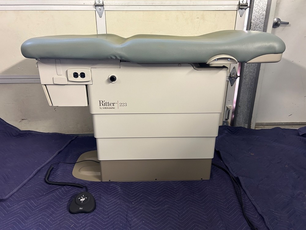 Ritter 223 Power Hi-Low Exam Table Includes Foot Control