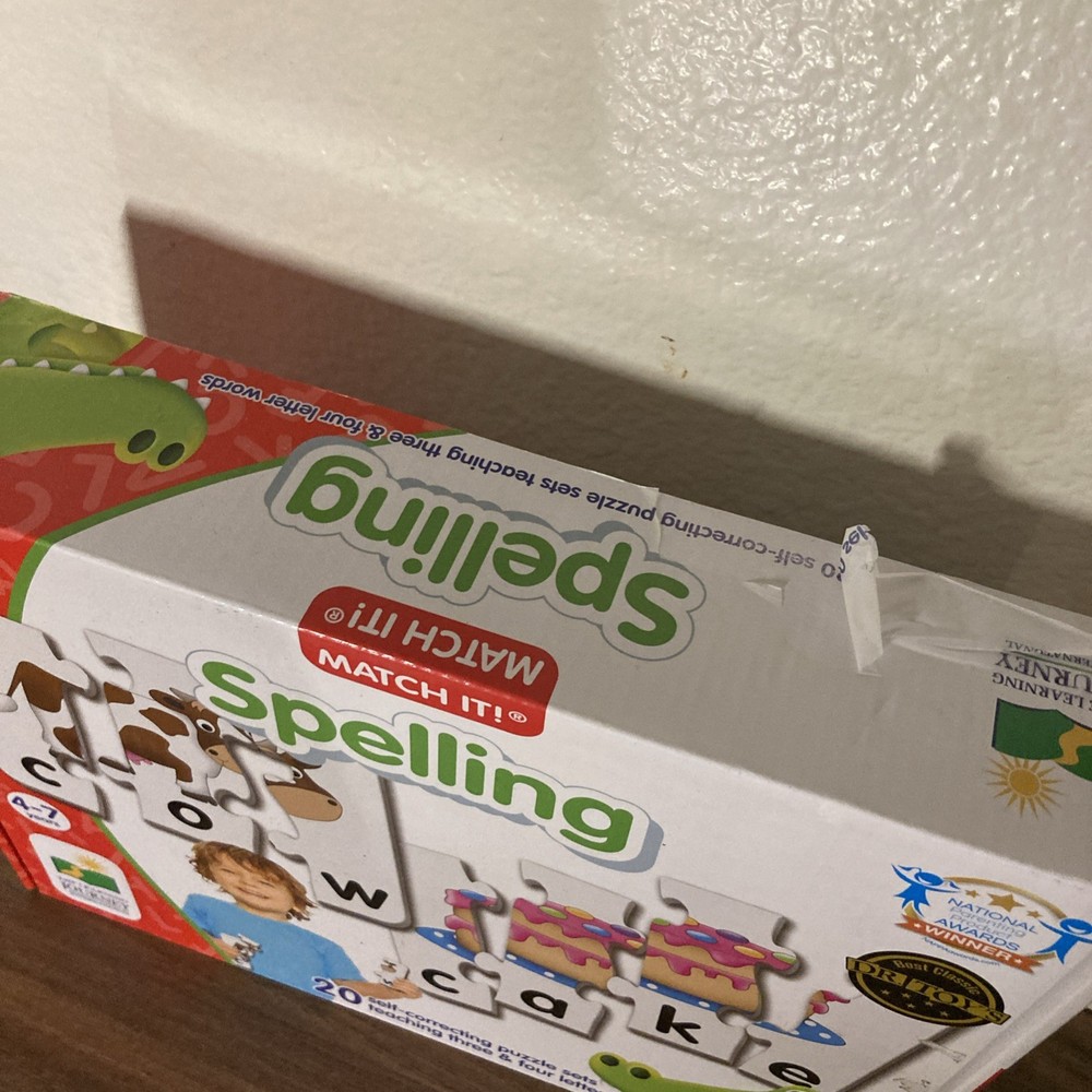THE LEARNING JOURNEY MATCH IT! SPELLING 20 SELF CORRECTING PUZZLE SET