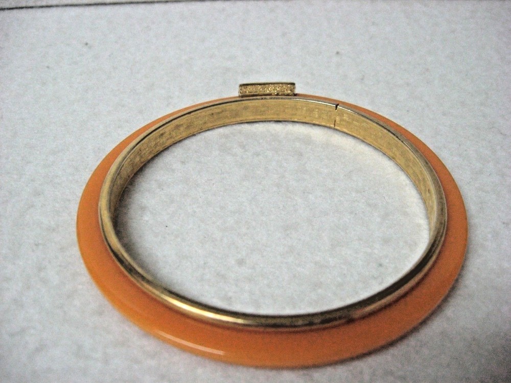 Vintage BAKELITE gold BANGLE bracelet ** TESTED