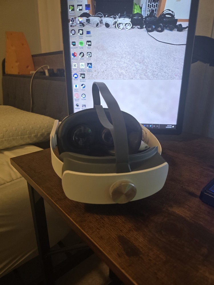 Pico Neo 3 Pro Virtual Reality Headset With Controllers