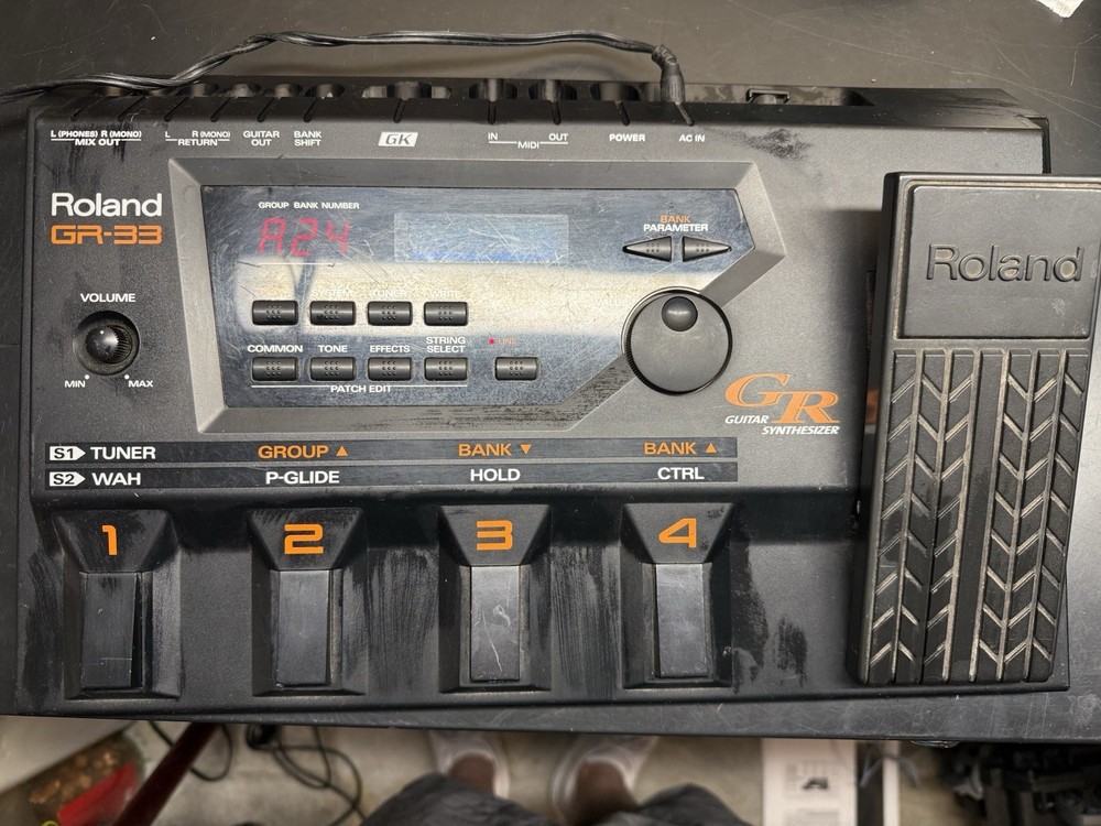 Roland GR-33 Guitar Synthesizer Multi-Effects Processor - Excellent Condition