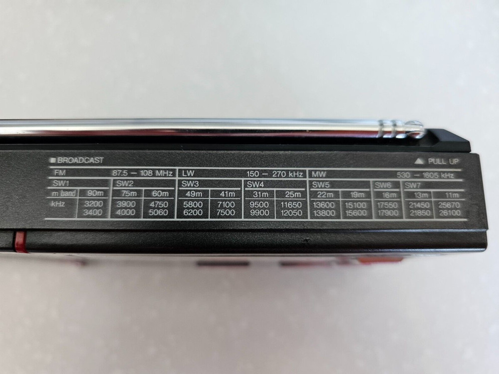 Radio Silver XF2400
