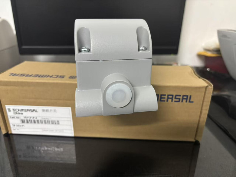 Schmersal TF 232-11 foot switch
