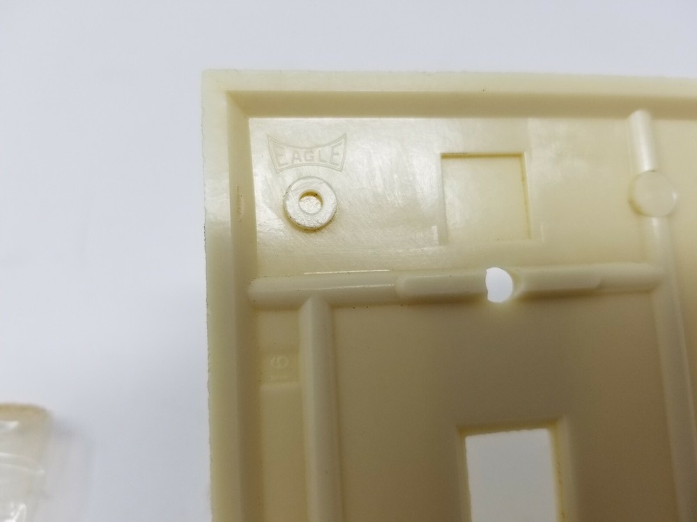 Vintage Eagle Ribbed Bakelite Toggle Switch Duplex Outlet Wall Plate Cover Ivory