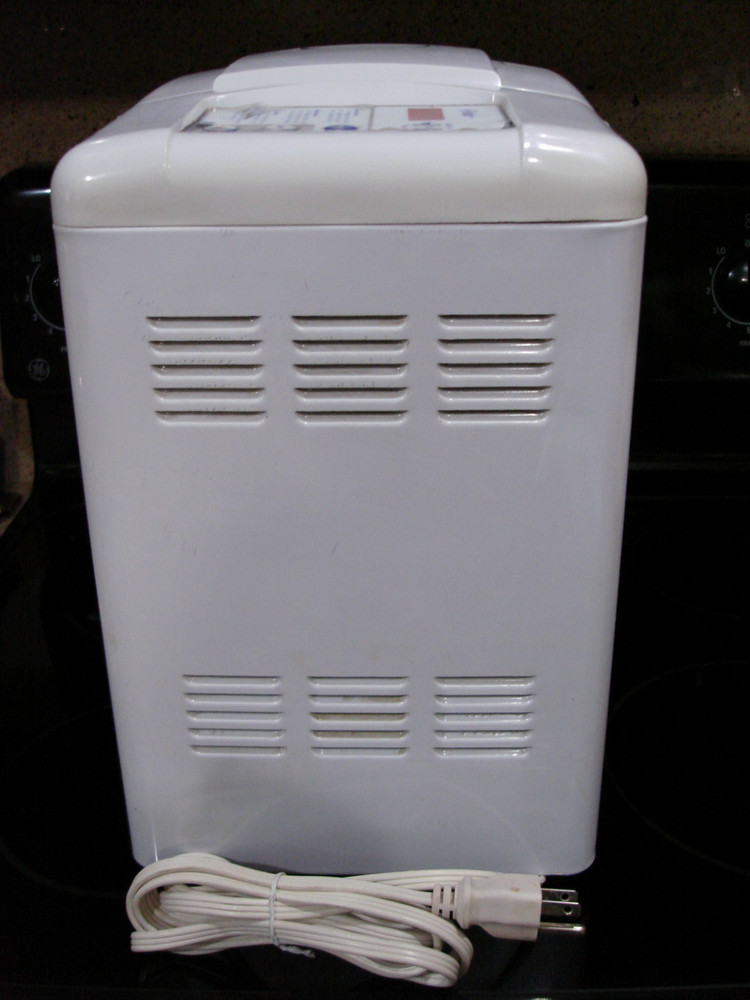 MINT! OSTER BREAD MAKER MODEL 5843 SPOTLESS!!