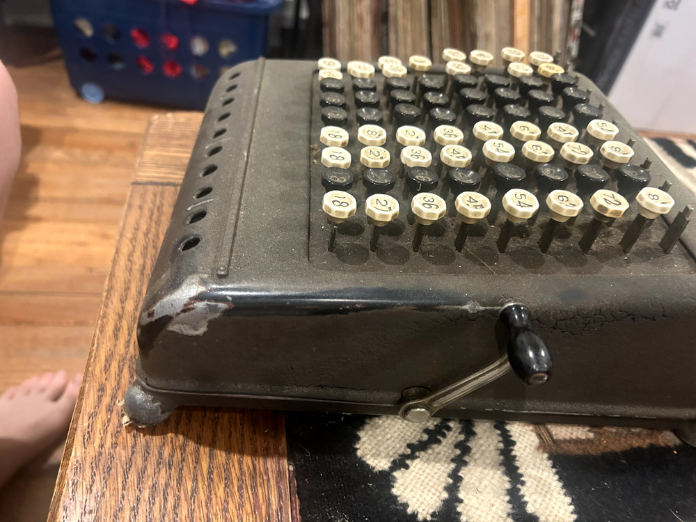 vintage mechanical adding machine with serial number engraved (5-1166263)
