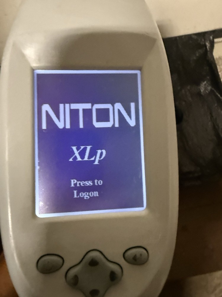 Thermo Scientific Niton XLp 300 Handheld XRF Analyzer Testing Kit