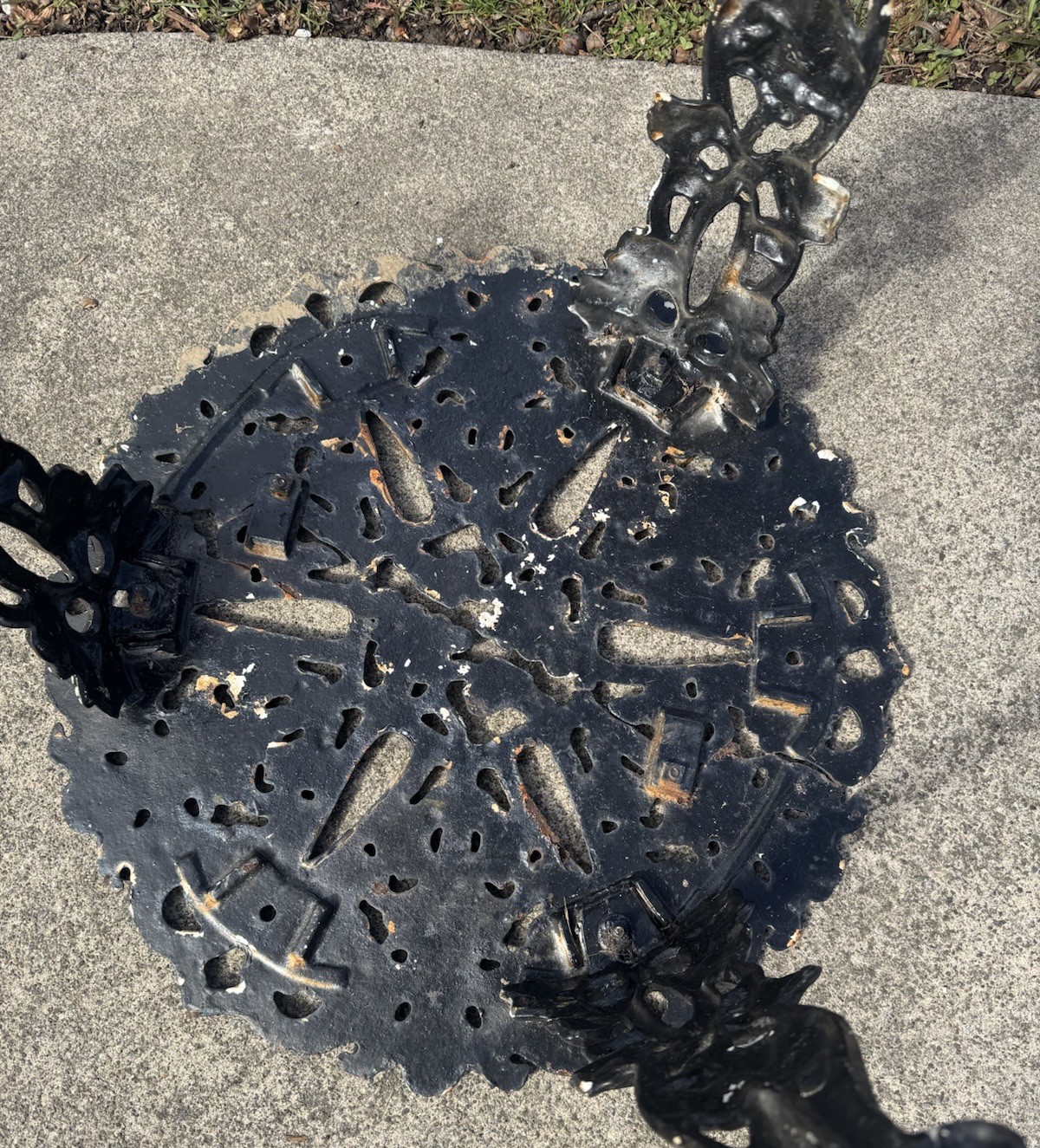 Antique Vintage Victorian Grape Vine Cast Iron Patio Table Grapes & Leaf Garden