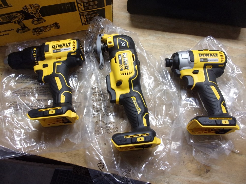 DEWALT 20V 3 TOOL SET-1/2 DRILL, 1/4" IMPACT DRVR, OSC. MULTI TOOL # DCK379D2 ..