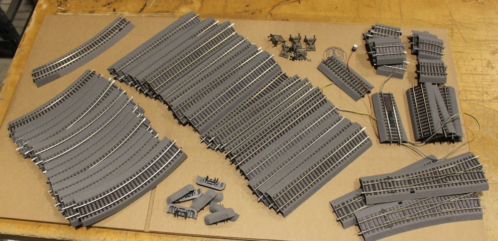 65 pcs (plus)  Roco-Line Code 83 w/ Roadbed Track Pcs HO