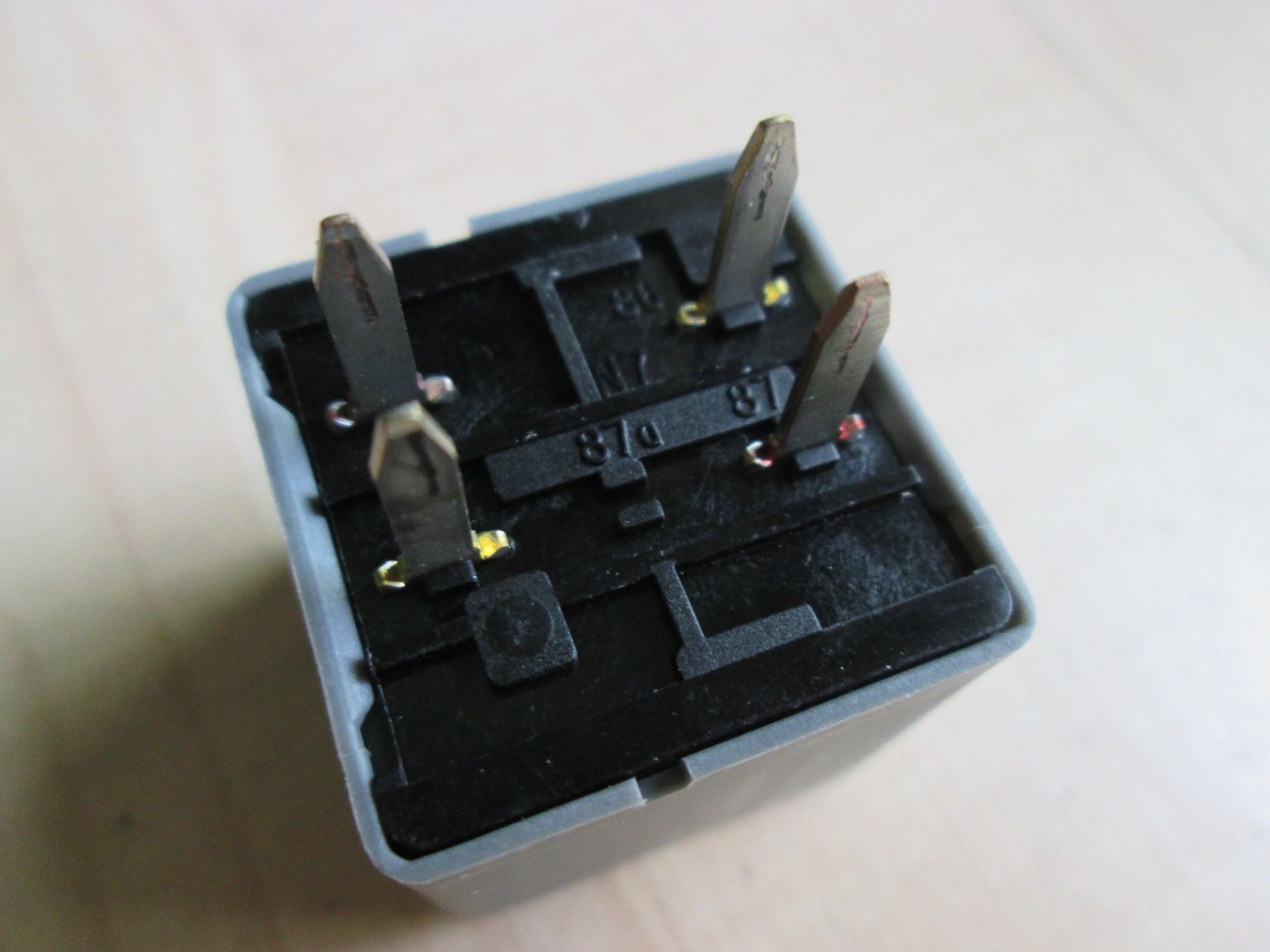 GM Delphi 15328864 8864 Automotive Relay 4-prong 12V #R21FC