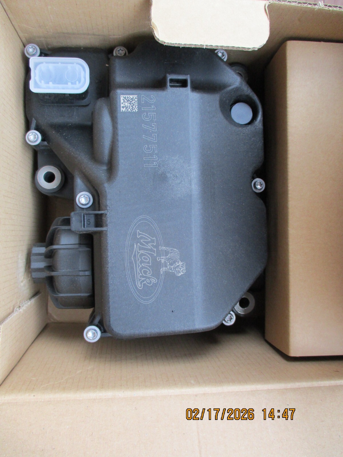 Genuine OEM Volvo Mack def pump 12 volts 24326552