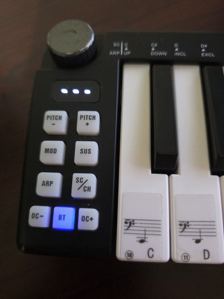 Asmuse AMK-25mini Portable 25-Key Rechargable MIDI Controller Keyboard