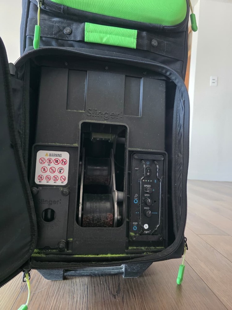 Slinger Padel/Tennis ball Machine