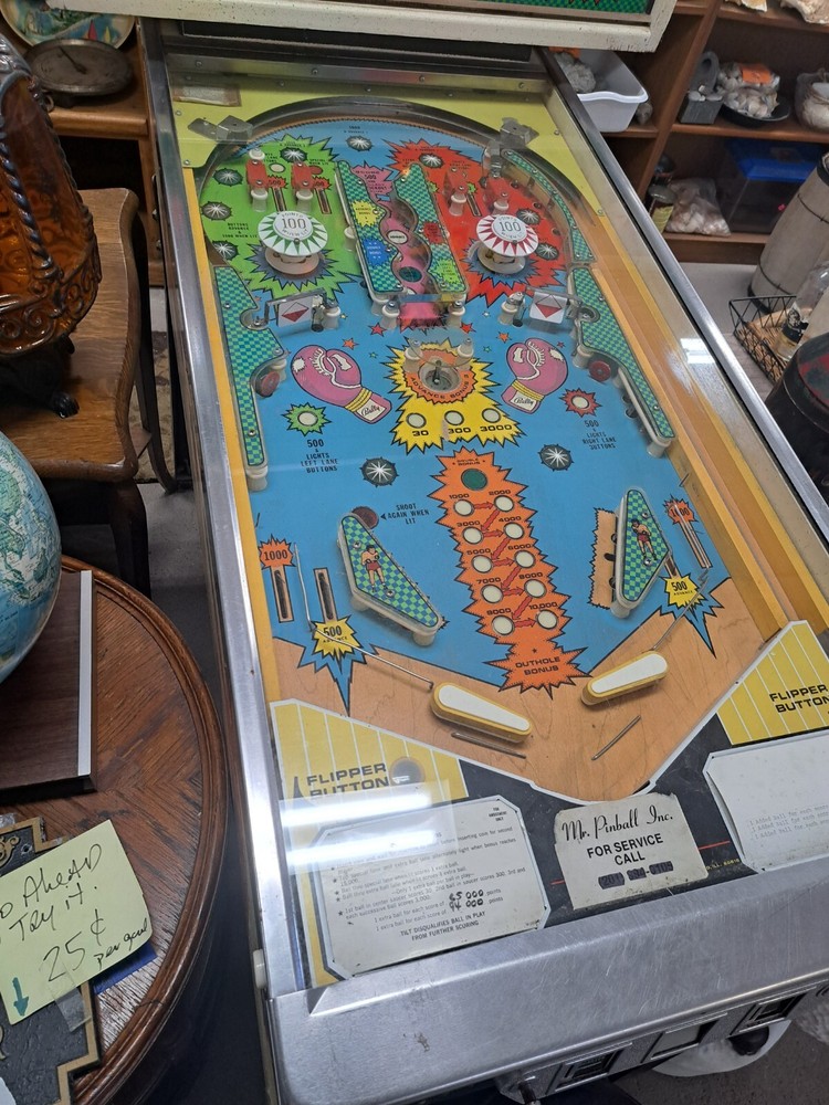 Vintage KnockOut pinball machine - WORKS